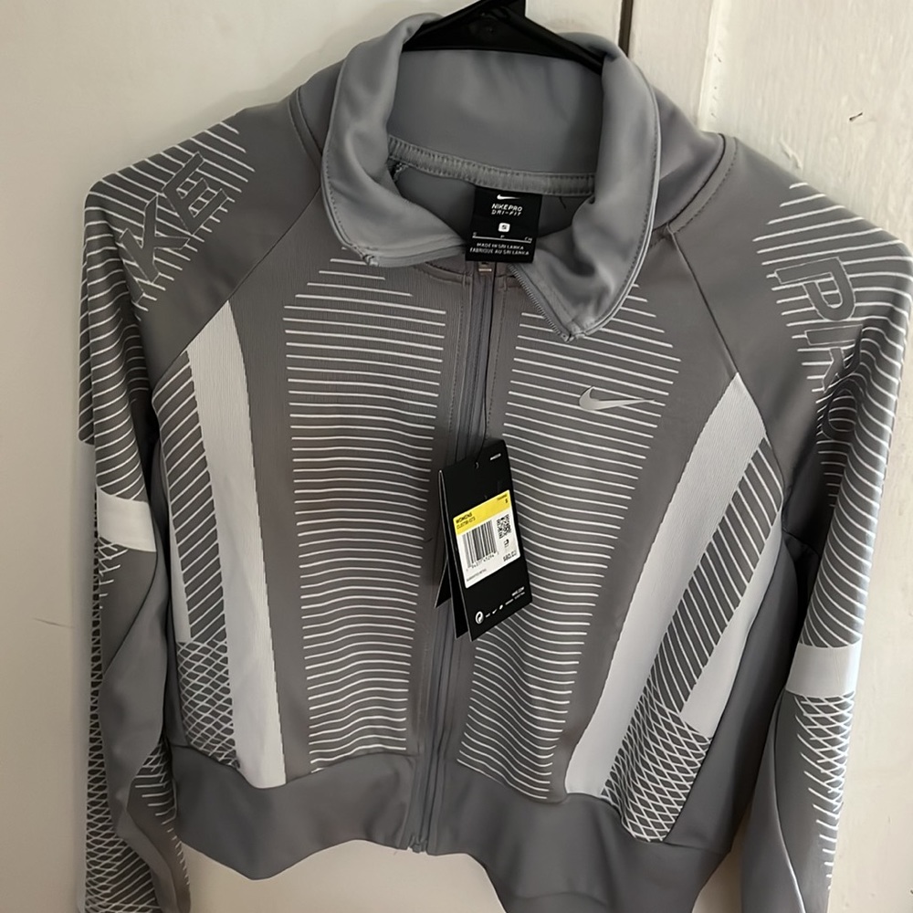 Nike - Picture 2 of 2